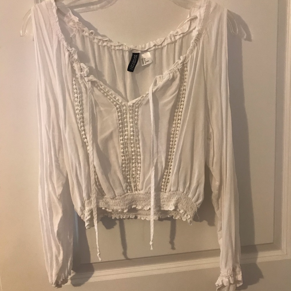 Cropped cold shoulder long sleeve white top